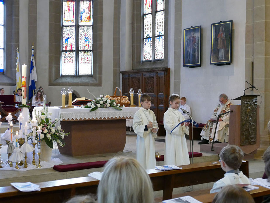 1. Heilige Kommunion in St. Crescentius (Foto: Karl-Franz Thiede)